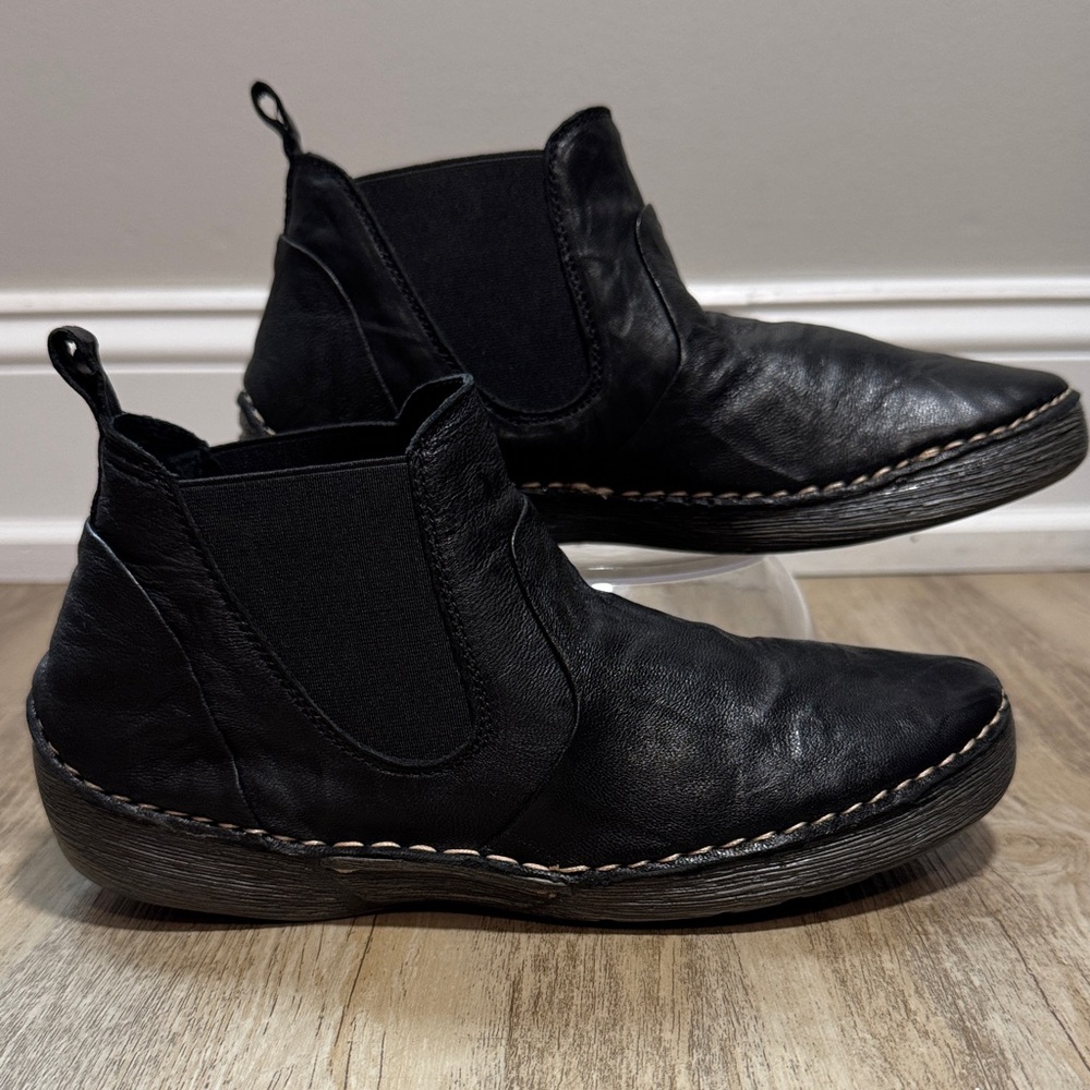 Corkys Black Ankle Bootie Sz 10 EUC